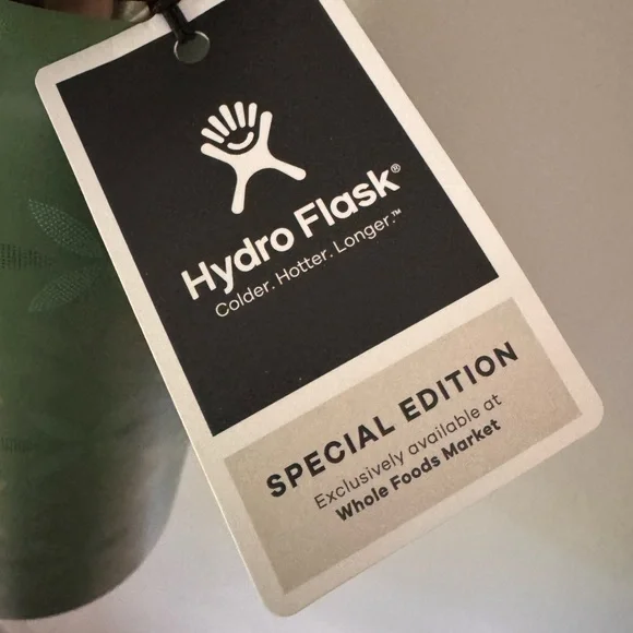 Hydro Flask Special EditionWater Bottle (plantain color) - Picture 3 of 5